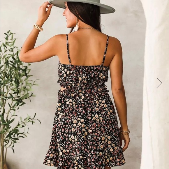 Buckle Dress - Picture 4 of 6